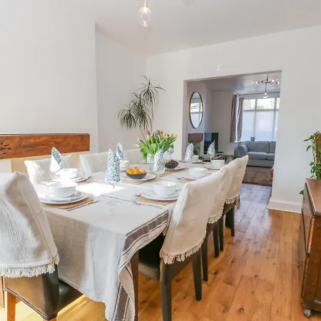 Fern House בית נופש *
